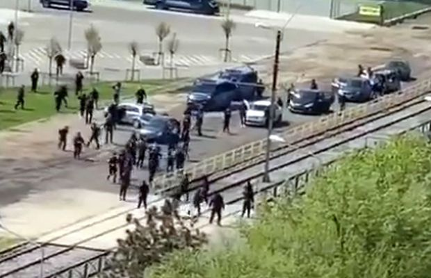 Bătaie în Ghencea înainte de Steaua - Dinamo » Jandarmii i-au despărțit pe suporteri: „Conduși la secțiile de poliție”