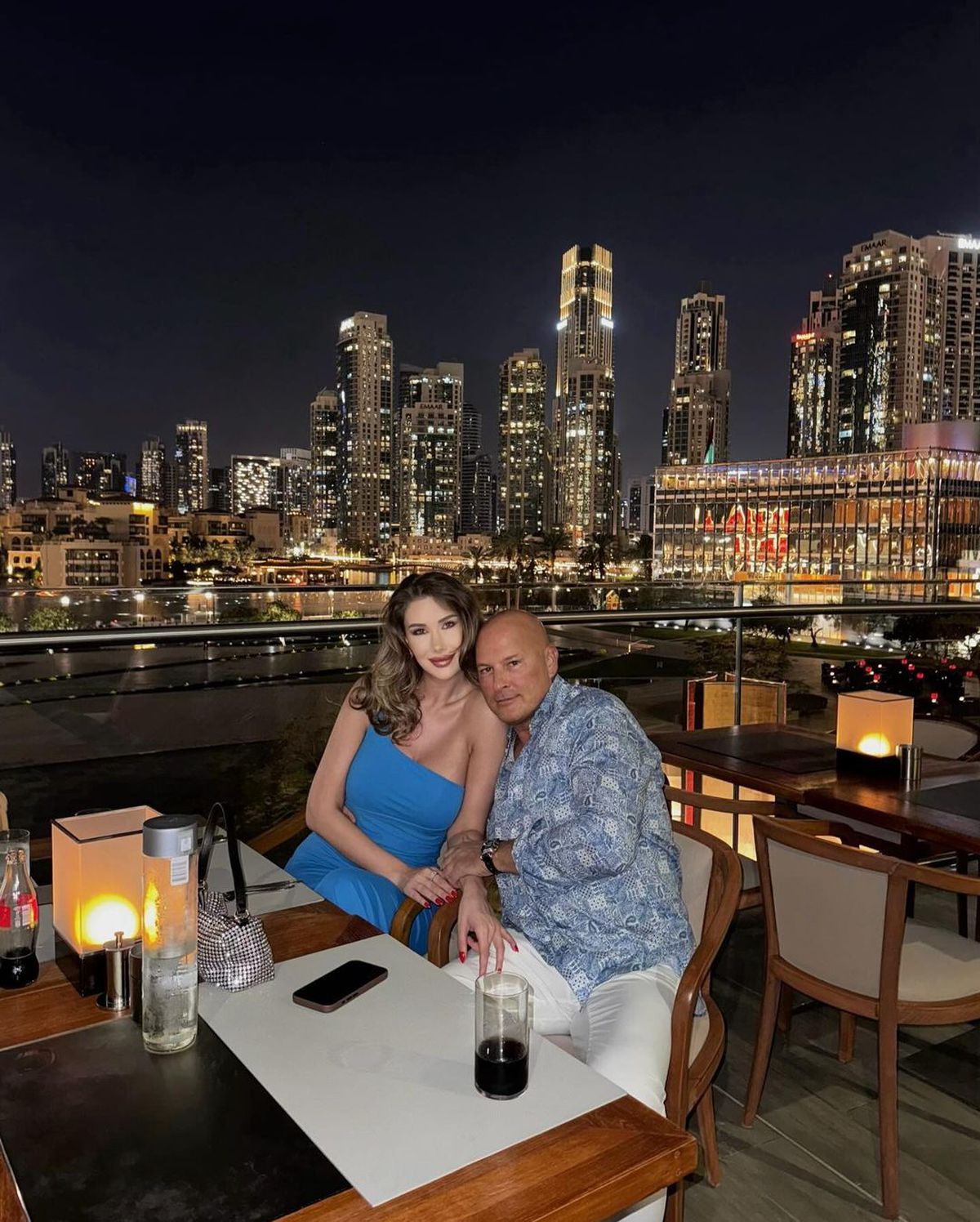 „A încălcat legea?” » Arpad Paszkany și tânăra sa iubită s-au întâlnit cu un politician foarte controversat la Hilton Budapesta