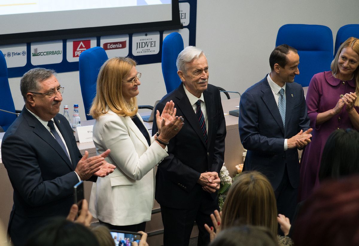 Zi de gală și multe emoții la COSR » Ordinul Excelența Olimpică, acordat pentru 3 personalități din sportul românesc! „Greii” n-au lipsit de la eveniment