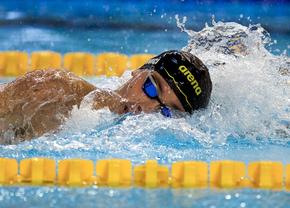David Popovici l-a învins pe campionul mondial la Barcelona în proba de 200 metri liber, realizând cel mai bun timp al său din 2024