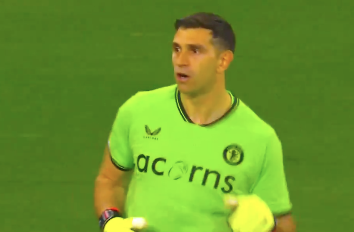 Ce încurcătură! Emiliano Martinez n-a fost eliminat după ce a primit două „galbene”, dar UEFA l-a suspendat » Care e explicația