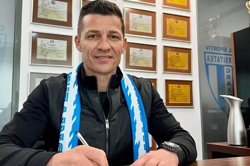 Constantin Gâlcă, în momentul semnării contractului cu Universitatea Craiova