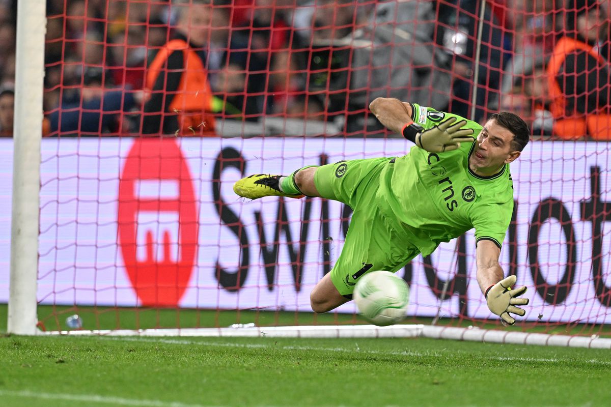 Ce încurcătură! Emiliano Martinez n-a fost eliminat după ce a primit două „galbene”, dar UEFA l-a suspendat » Care e explicația