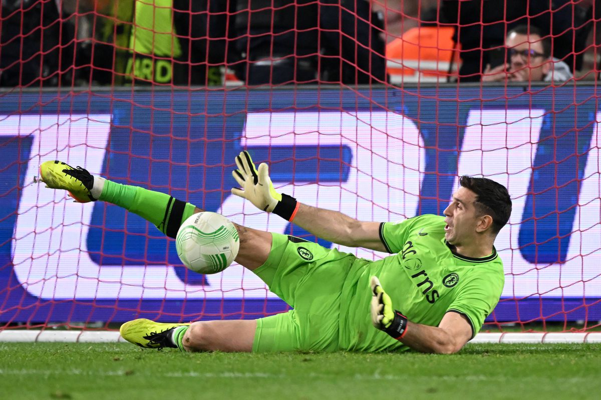 Ce încurcătură! Emiliano Martinez n-a fost eliminat după ce a primit două „galbene”, dar UEFA l-a suspendat » Care e explicația