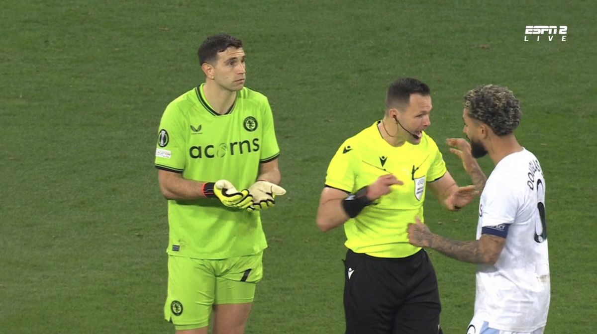 Ce încurcătură! Emiliano Martinez n-a fost eliminat după ce a primit două „galbene”, dar UEFA l-a suspendat » Care e explicația