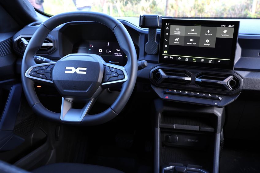 FOTO Dacia a fost detronată pe piața auto din România! Cele două mașini care sunt mai ieftine decât Duster în 2025