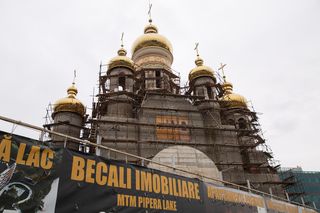 Imagini în premieră din biserica ridicată de Gigi Becali: „Doar altarul m-a costat 10 milioane de euro” » Când va fi gata edificiul al cărui mozaic se completează cu penseta!