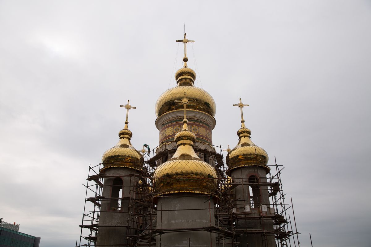 Imagini în premieră din biserica ridicată de Gigi Becali: „Doar altarul m-a costat 10 milioane de euro” » Când va fi gata edificiul al cărui mozaic se completează cu penseta!