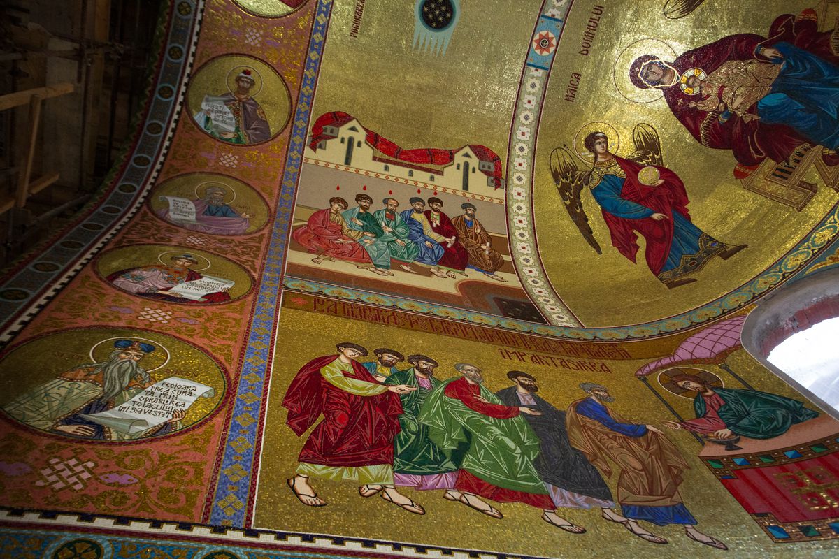 Imagini în premieră din biserica ridicată de Gigi Becali: „Doar altarul m-a costat 10 milioane de euro” » Când va fi gata edificiul al cărui mozaic se completează cu penseta!
