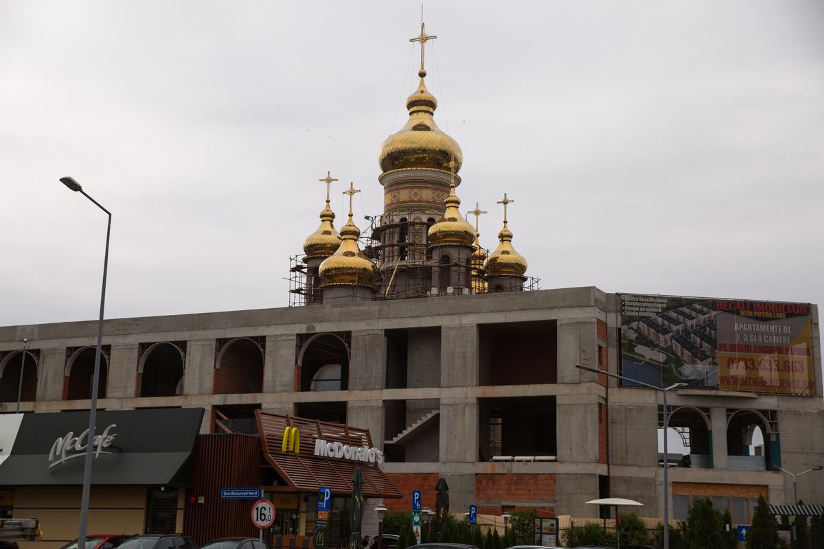 Imagini în premieră din biserica ridicată de Gigi Becali: „Doar altarul m-a costat 10 milioane de euro” » Când va fi gata edificiul al cărui mozaic se completează cu penseta!