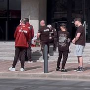 Marius Șumudică, dărâmat de durere în fața stadionului Giulești / Sursă foto: Carmen Dumitru (GSP)