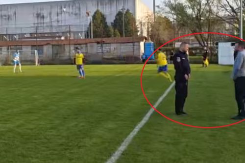 Reprezentantul Jandarmeriei îl ia la întrebări pe bărbatul recalcitrant / Sursă foto: Facebook@ Religia Sportului