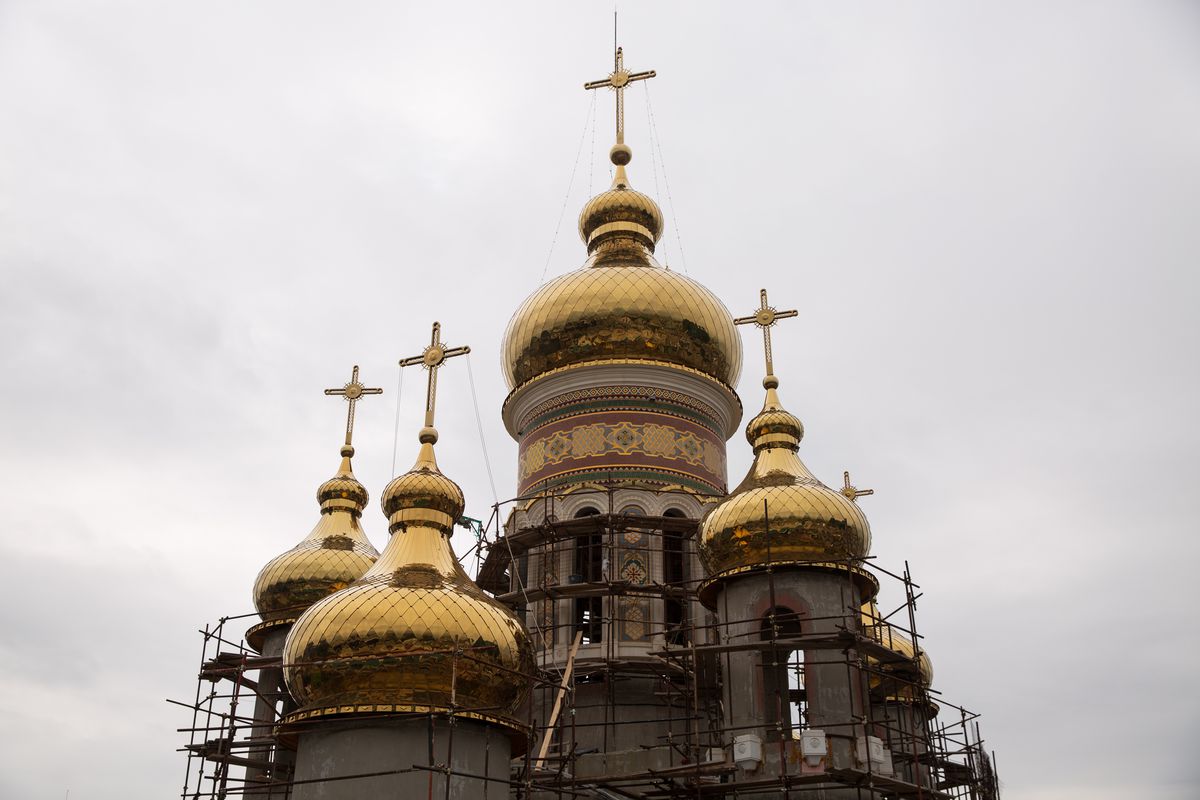 Imagini în premieră din biserica ridicată de Gigi Becali: „Doar altarul m-a costat 10 milioane de euro” » Când va fi gata edificiul al cărui mozaic se completează cu penseta!