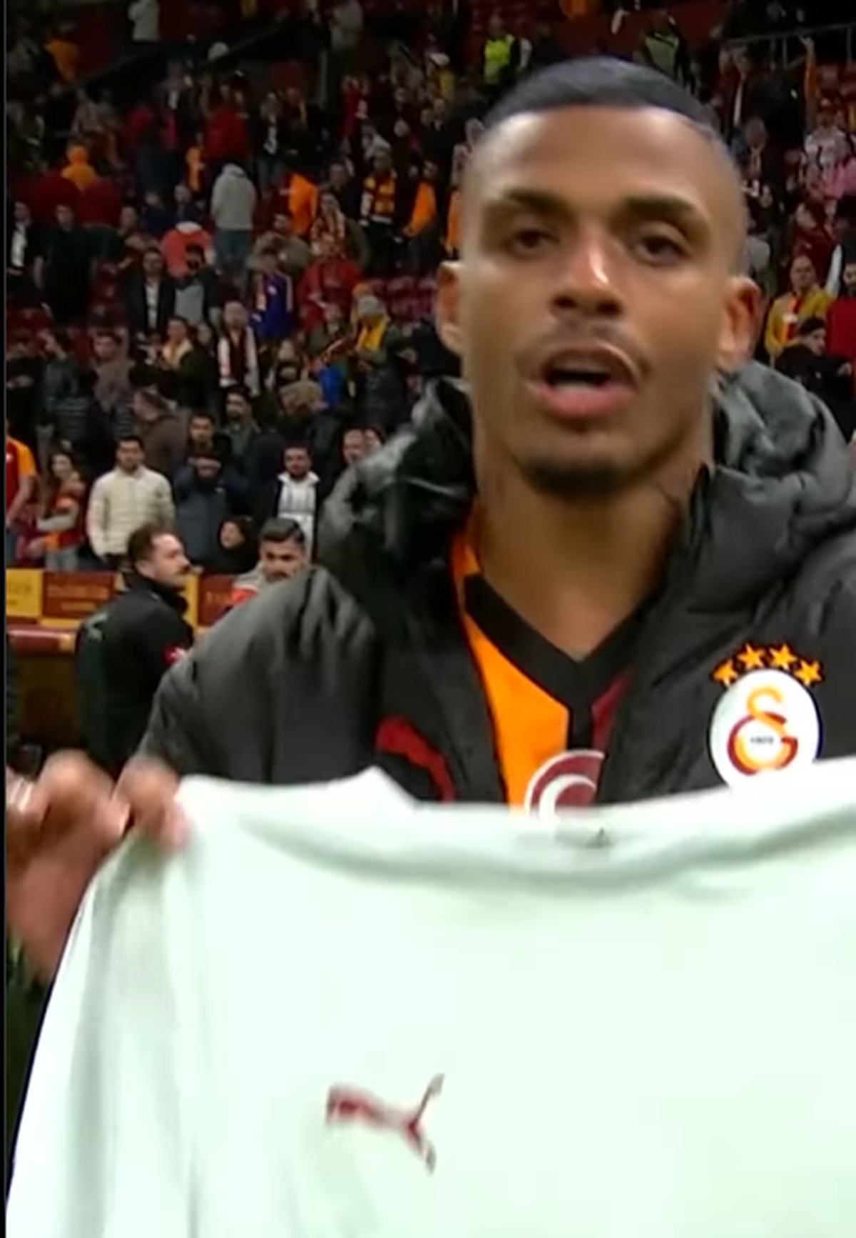 Gest emoționant în memoria lui Aaron Boupendza » Ce a afișat fostul său coleg de la naționala Gabonului