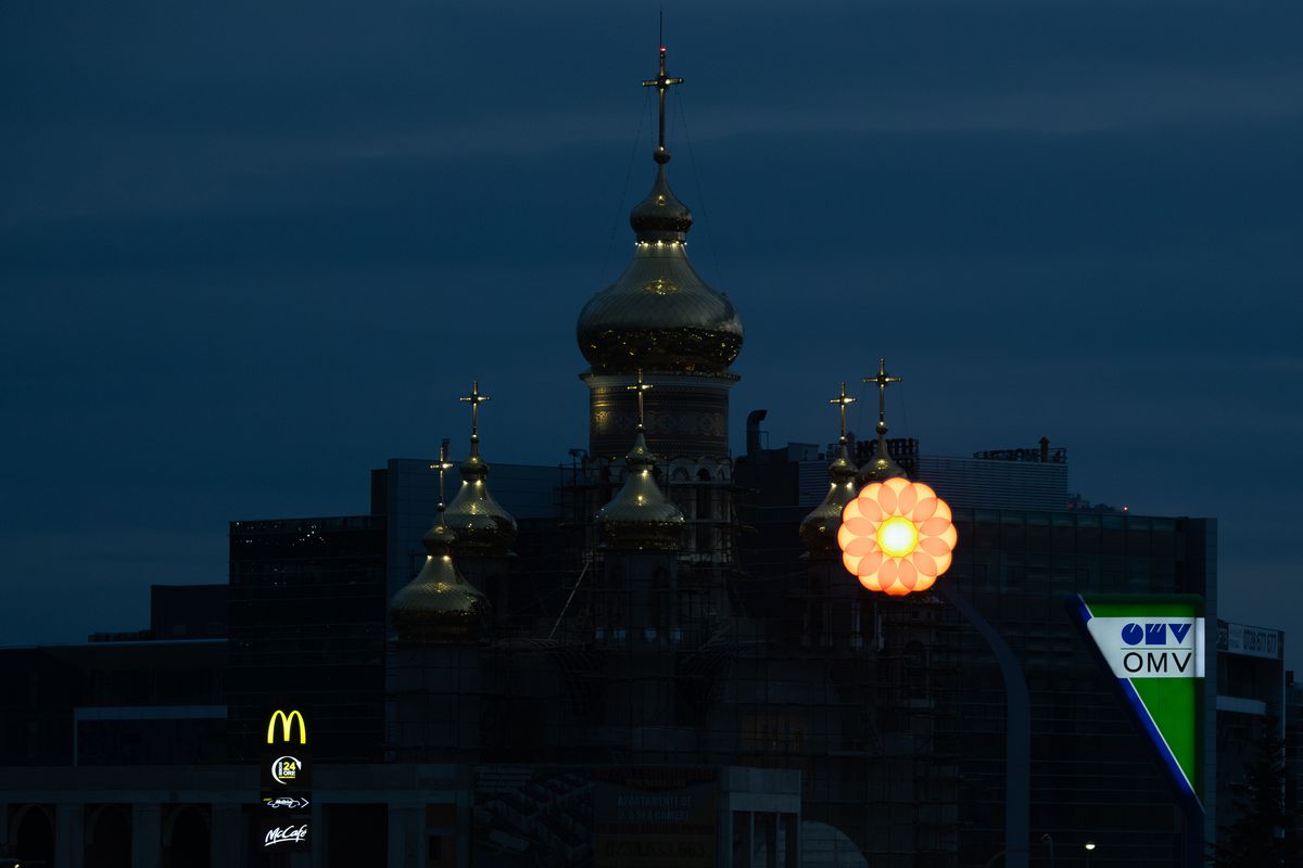 Imagini în premieră din biserica ridicată de Gigi Becali: „Doar altarul m-a costat 10 milioane de euro” » Când va fi gata edificiul al cărui mozaic se completează cu penseta!