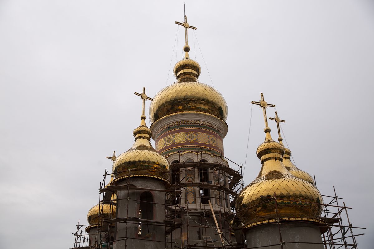 Imagini în premieră din biserica ridicată de Gigi Becali: „Doar altarul m-a costat 10 milioane de euro” » Când va fi gata edificiul al cărui mozaic se completează cu penseta!