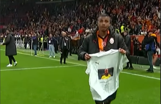 Gest emoționant în memoria lui Aaron Boupendza » Ce a afișat fostul său coleg de la naționala Gabonului