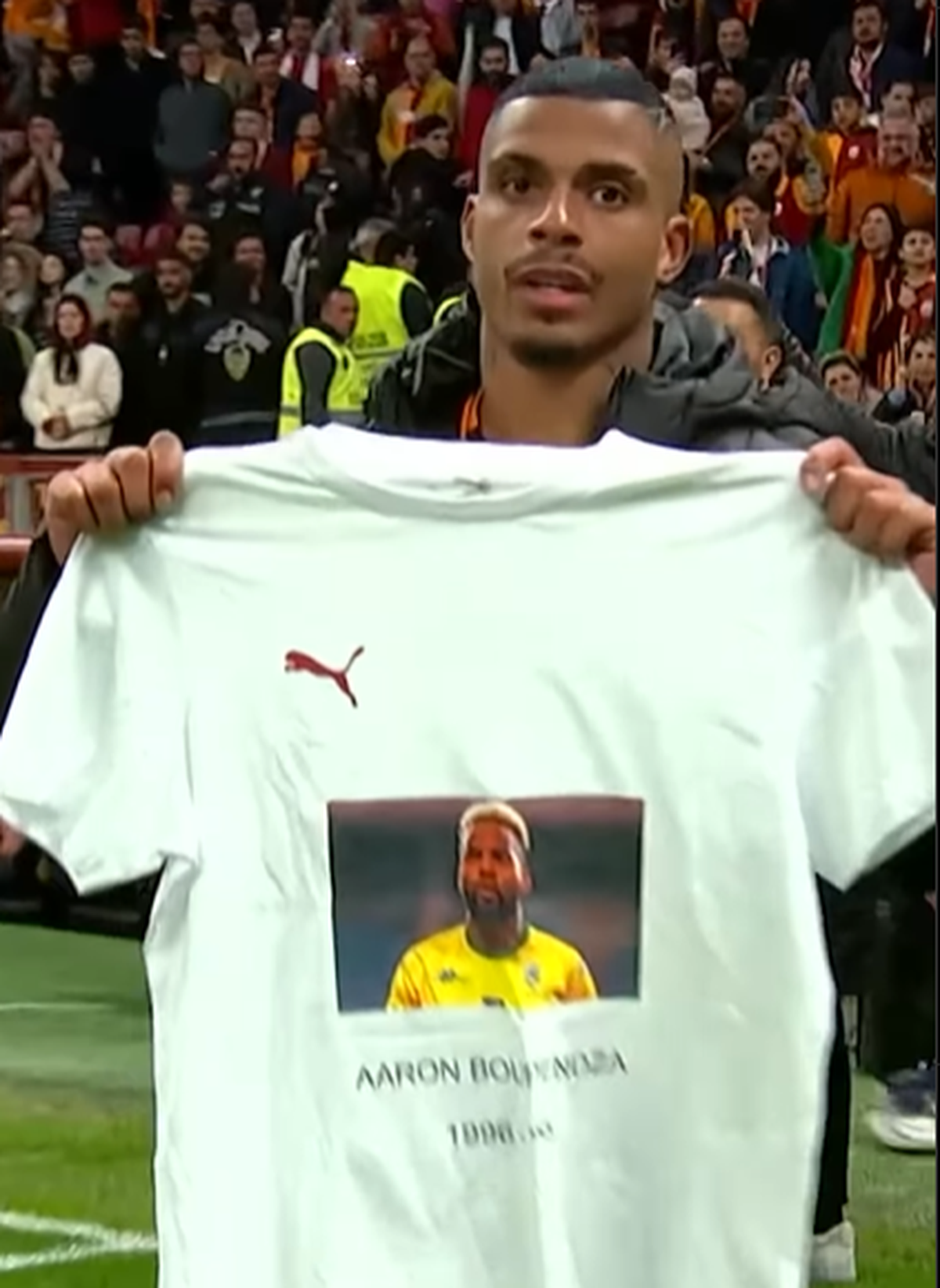 Gest emoționant în memoria lui Aaron Boupendza » Ce a afișat fostul său coleg de la naționala Gabonului