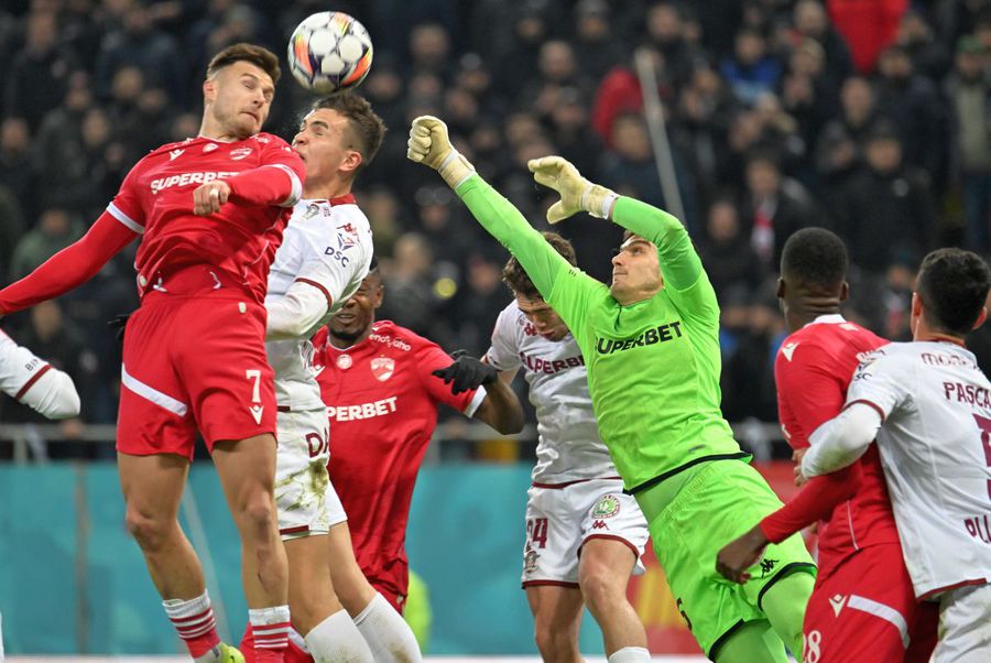 Pleacă de la Rapid! Trecut pe linie moartă, fotbalistul important din sezonul trecut e gata de despărțire