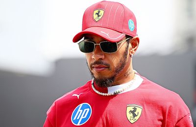 Lewis Hamilton acuză, după startul dezastruos al celor de la Ferrari: „Ceva ne trage înapoi”
