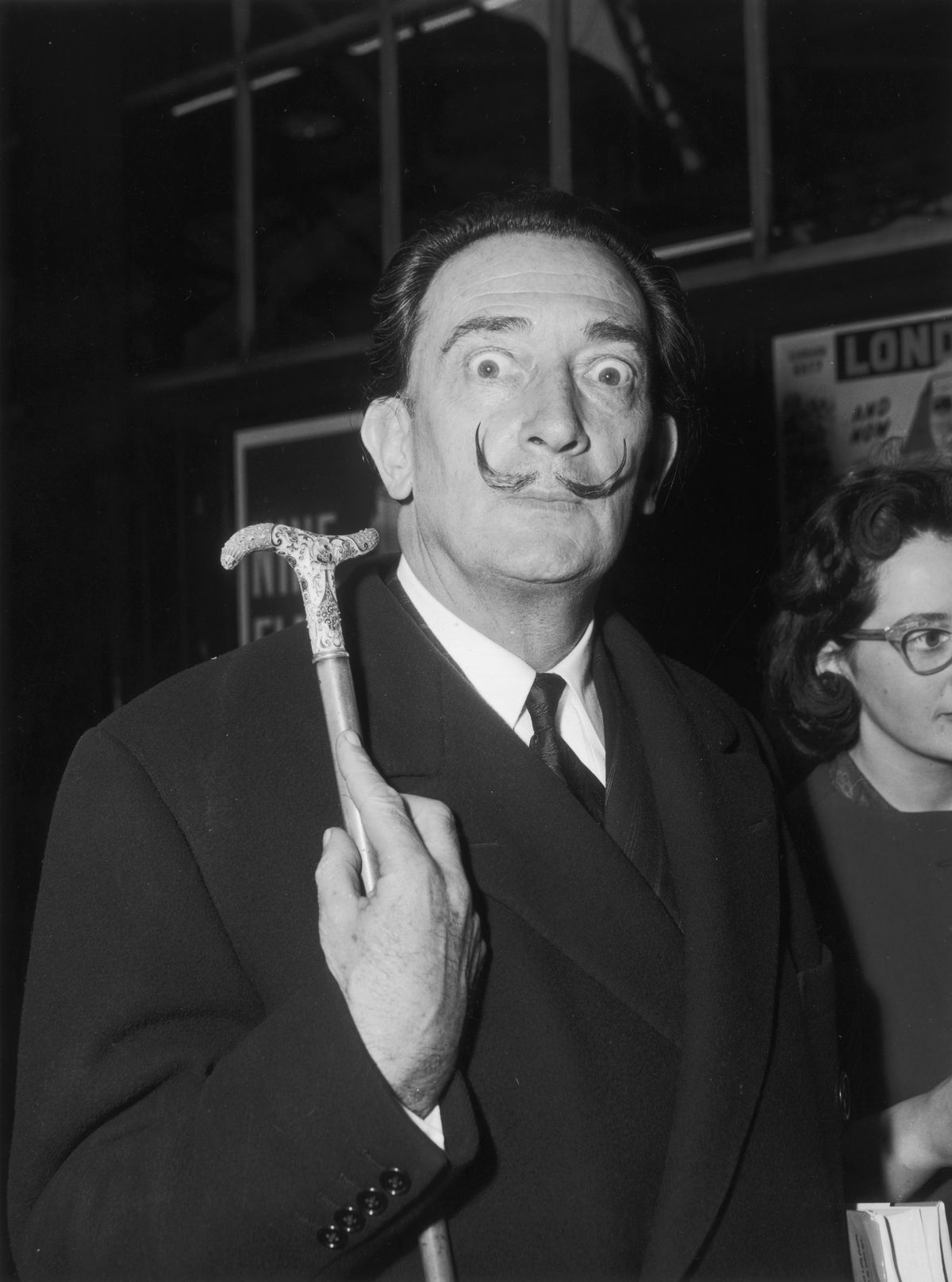 Excentricul Salvador Dali a jucat fotbal cu legendele Barcelonei. Artistul a sponsorizat o echipă întreagă printr-o semnătură