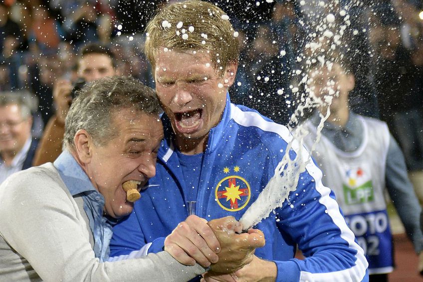 Giedrius Arlauskis, sărbătorind alături de Gigi Becali titlul din 2015 / Sursă foto: Gazeta Sporturilor