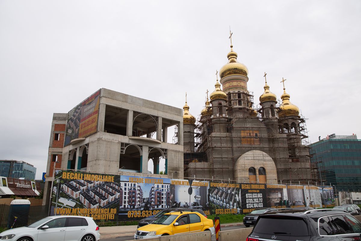 Imagini în premieră din biserica ridicată de Gigi Becali: „Doar altarul m-a costat 10 milioane de euro” » Când va fi gata edificiul al cărui mozaic se completează cu penseta!