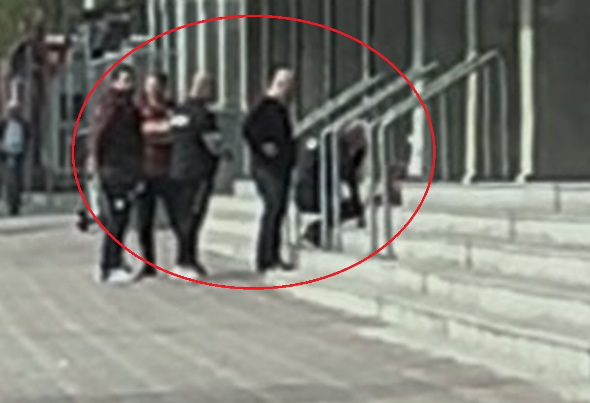 Tulburător! Marius Șumudică, dărâmat de durere în fața stadionului: s-a pus în genunchi și a plâns în hohote lângă pozele cu Boupendza