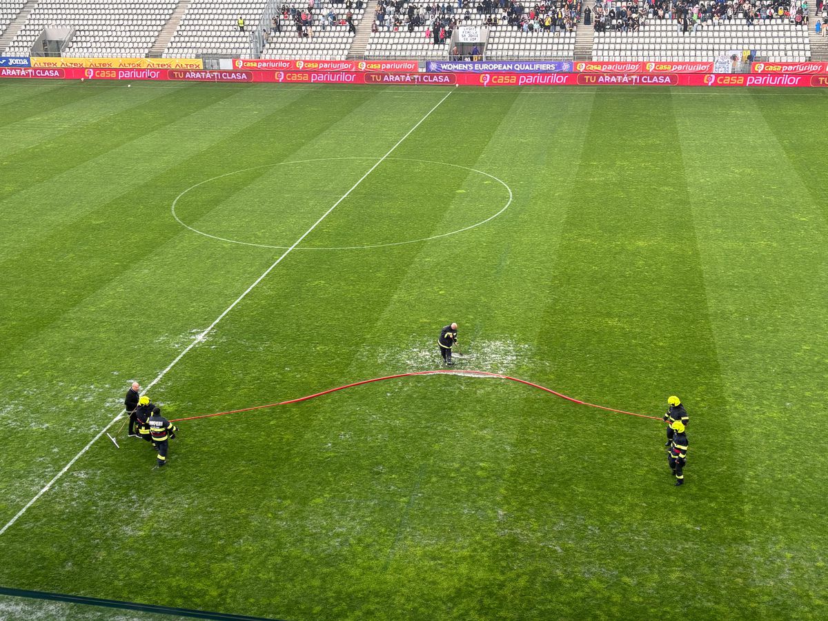 Imagini neconvenționale! Probleme grave la stadionul de 37 de milioane: meci întrerupt două ore » Aici va juca Dinamo în play-off