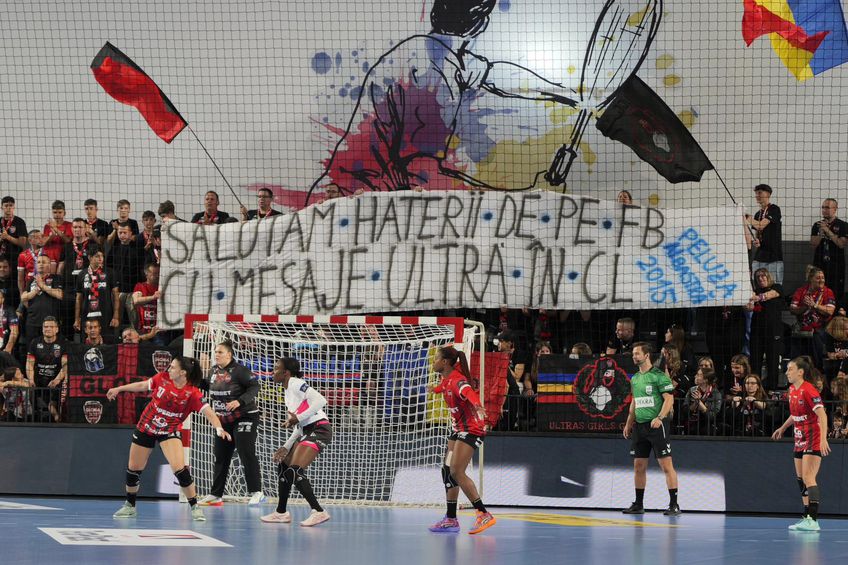 Gloria Bistrița a pierdut la limită prima manșă a sferturilor de finală din Liga Campionilor la handbal feminin, 35-66 cu Brest. Trupa lui Carlos Viver a fost ținută în viață nu doar de ambiția fetelor, ci și de o atmosferă absolut electrizantă.