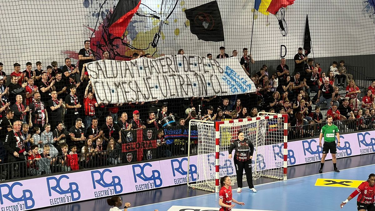 Cum s-a trăit Liga Campionilor la Bistrița: seism în sală, comando pe parchet, fete descălțate, mingi în figură și un antrenor ireal de calm!