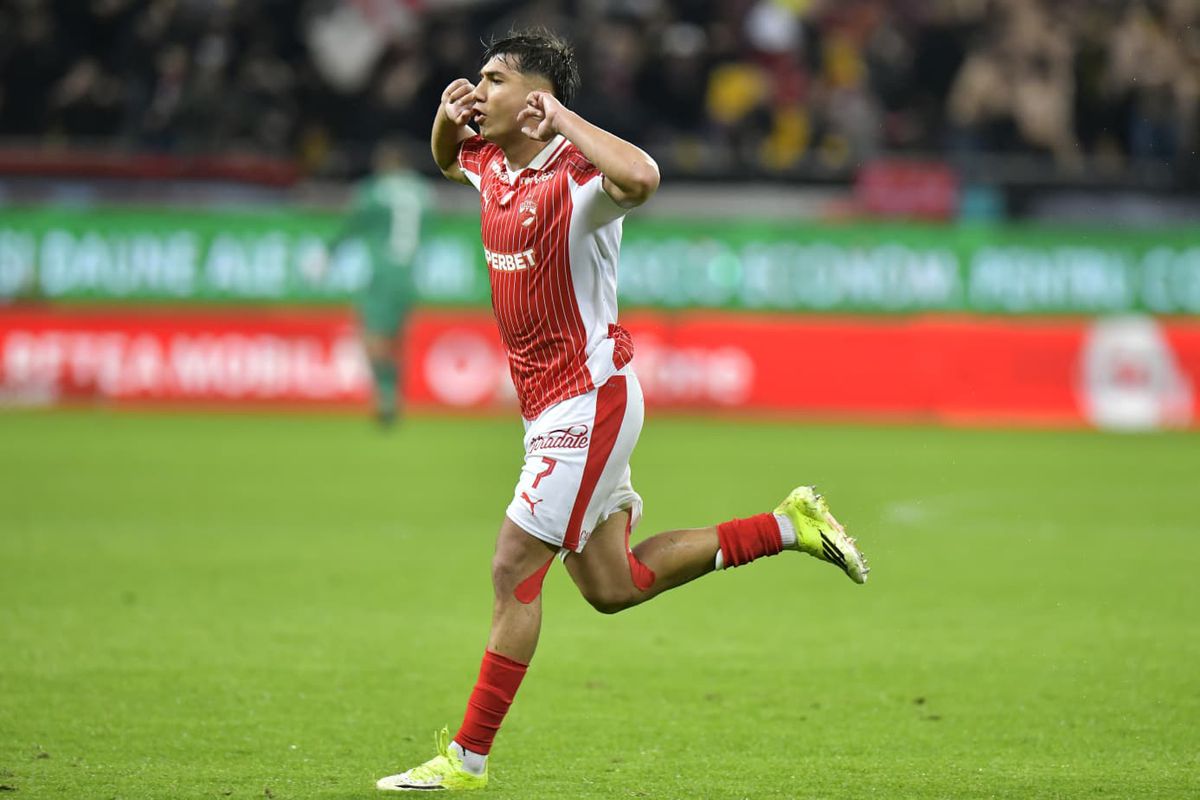 Omagiul pentru Mircea Lucescu, stricat din nou de „cubul” Arenei Naționale