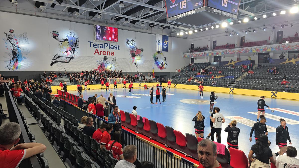 Imagini înainte de Gloria Bistrița - Brest