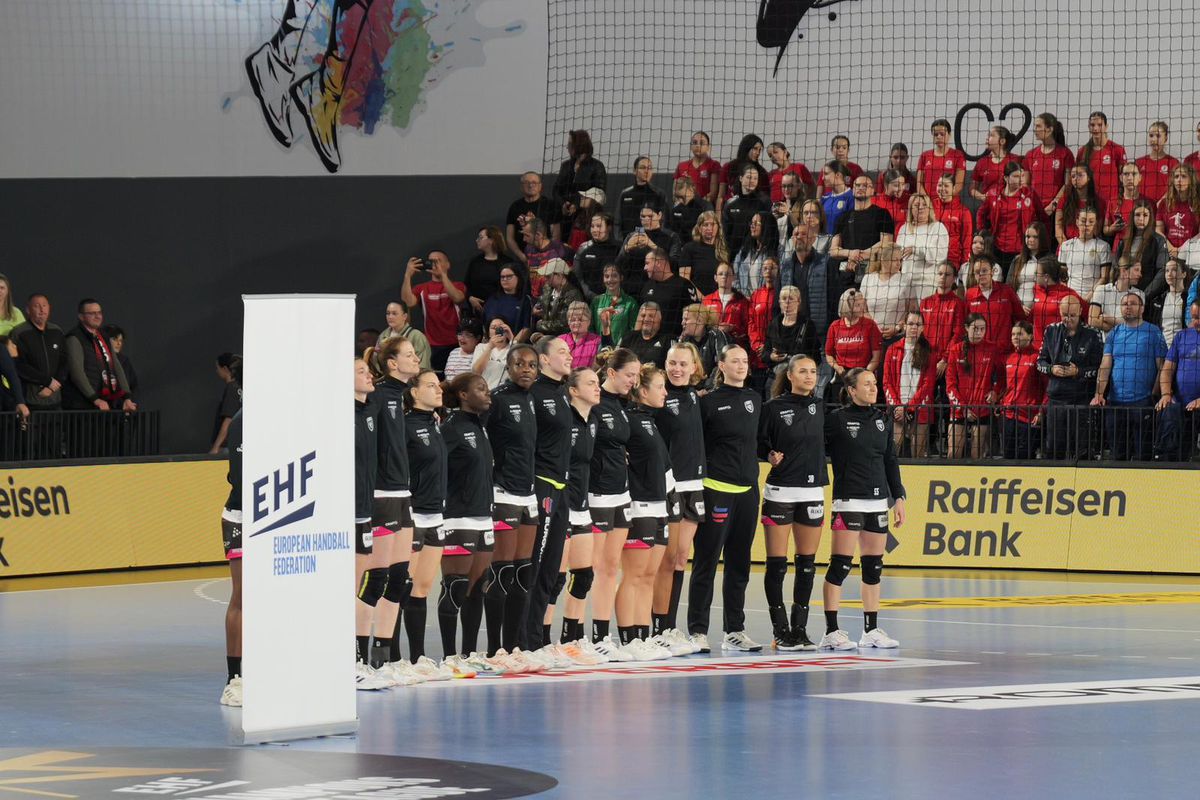 Cum s-a trăit Liga Campionilor la Bistrița: seism în sală, comando pe parchet, fete descălțate, mingi în figură și un antrenor ireal de calm!