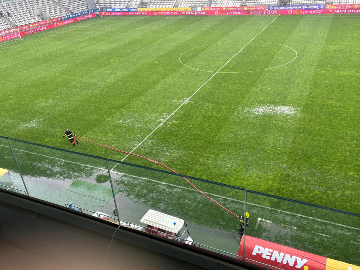 Imagini neconvenționale! Probleme grave la stadionul de 37 de milioane: meci întrerupt două ore » Aici va juca Dinamo în play-off
