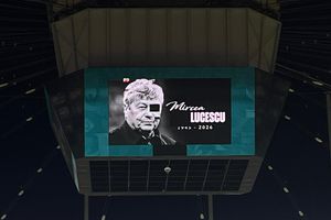 Nu au învățat nimic! Mircea Lucescu a apărut, din nou, doar cu un ochi la momentul de reculegere înainte de Dinamo - U Cluj