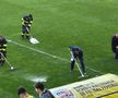 Imagini neconvenționale! Probleme grave la stadionul de 37 de milioane: meci întrerupt două ore » Aici va juca Dinamo în play-off