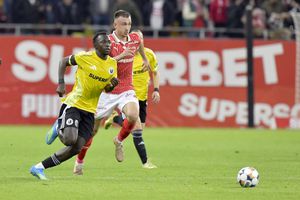 Dinamo - U Cluj » Mamadou Karamoko iese accidentat în minutul 39