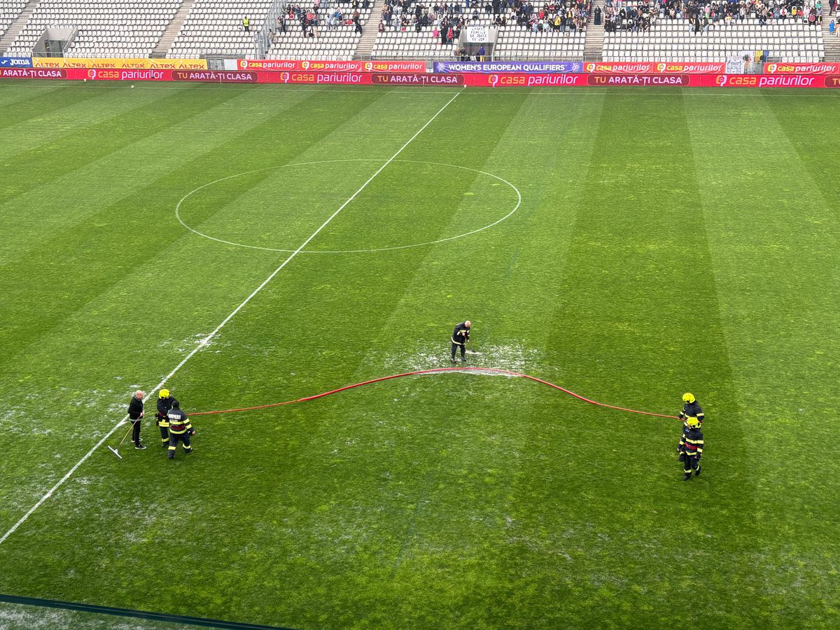 Imagini neconvenționale! Probleme grave la stadionul de 37 de milioane: meci întrerupt două ore » Aici va juca Dinamo în play-off