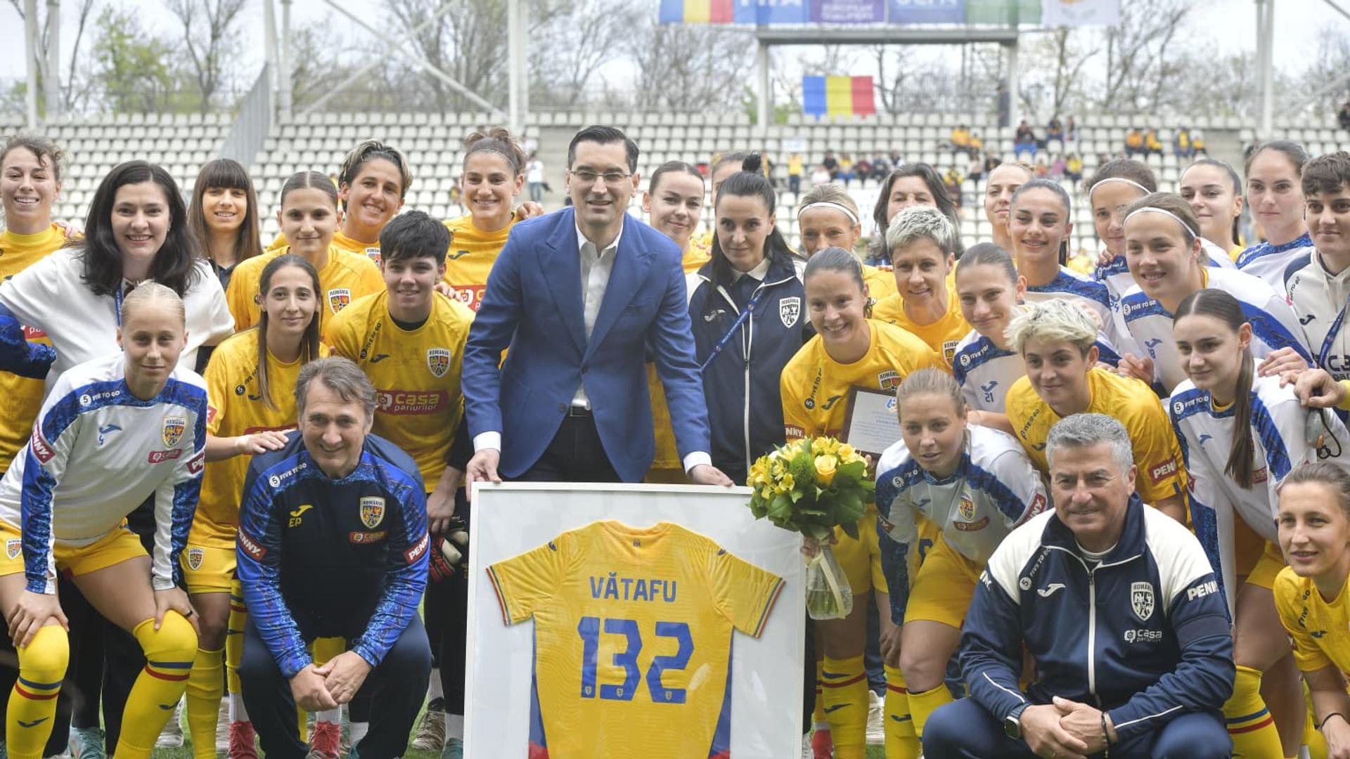 Ștefania Vătafu în echipamentul naționalei de fotbal feminin a României, marcând finalul carierei sale remarcabile în fotbal feminin. | sursa foto: Gazeta Sporturilor