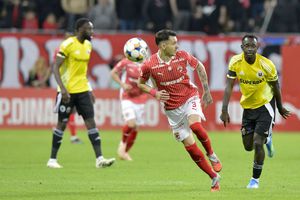 Dinamo - U Cluj » Mamadou Karamoko iese accidentat în minutul 39