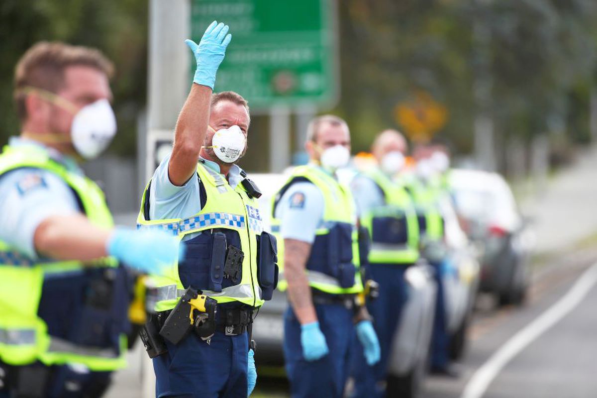 Ce amenzi pot primi românii care încalcă restricțiile: lista completă