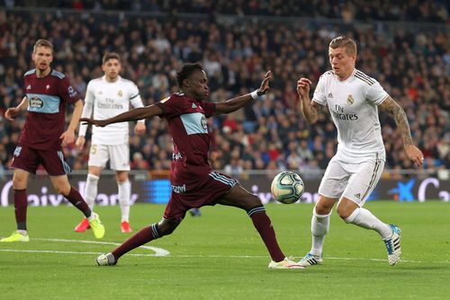 Pione Sisto, în duel cu Toni Kroos. foto: Guliver/Getty Images