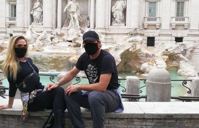 FOTO Cum a fost surprins Francesco Totti alături de soția sa irezistibilă » Nu credea că va face așa ceva vreodată