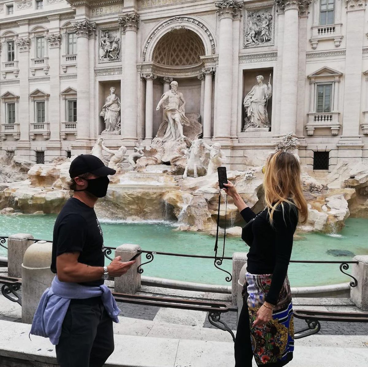 FOTO Cum a fost surprins Francesco Totti alături de soția sa irezistibilă » Nu credea că va face așa ceva vreodată