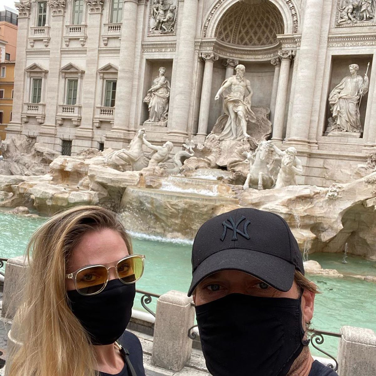 FOTO Cum a fost surprins Francesco Totti alături de soția sa irezistibilă » Nu credea că va face așa ceva vreodată