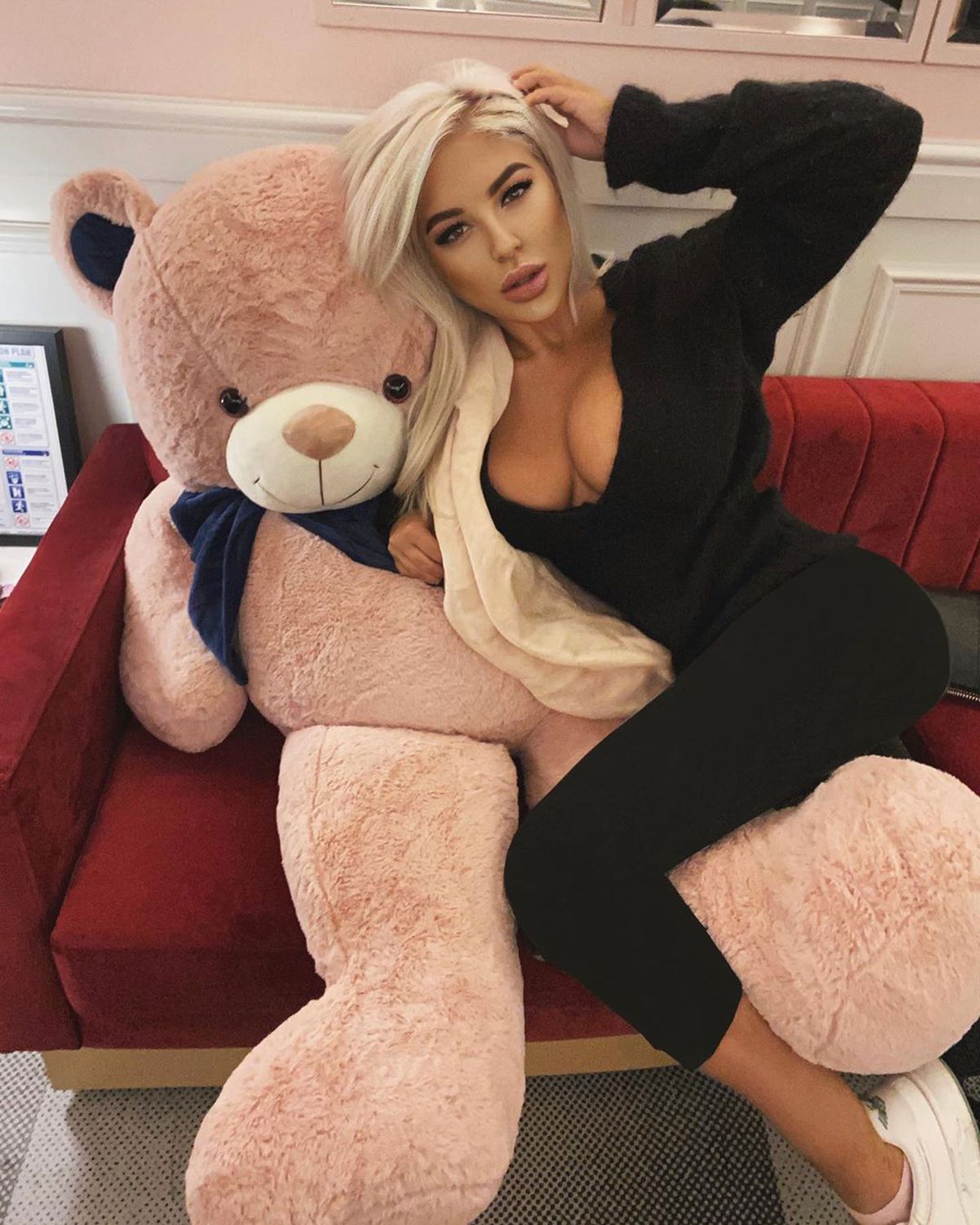 FOTO Nimeni nu a mai fost atent la meci! Vedeta care a făcut senzație și în România a atras toate privirile la meciul Joshua - Pulev