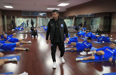 Ouzounidis e sigur de post la Craiova, chiar dacă echipa a pierdut 4 meciuri la rând în play-off