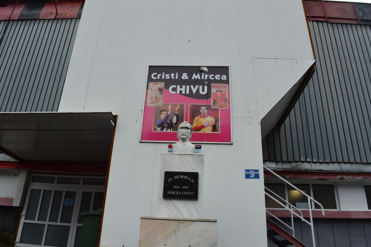 Plânge Valea Domanului » Stadionul „Mircea Chivu”, din Reșița, vechi de aproape un secol, își trăiește în uitare ultimii ani