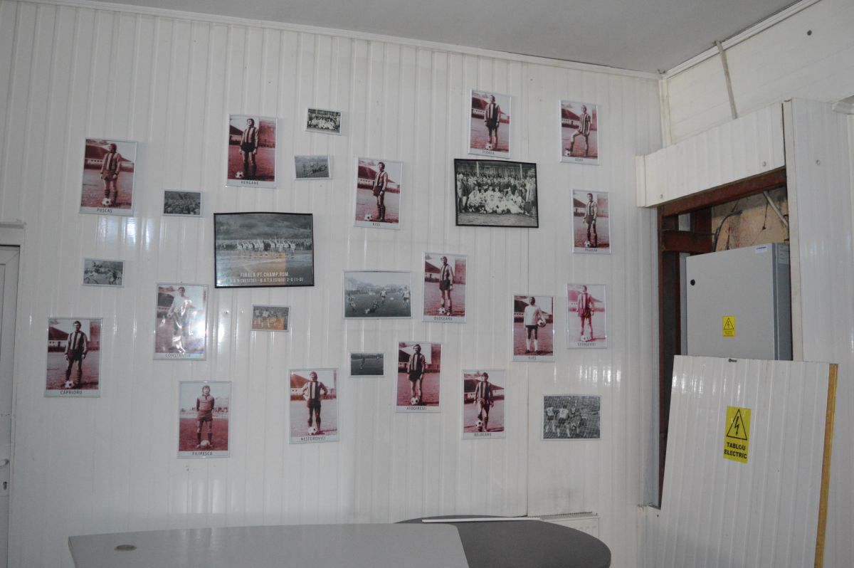 Plânge Valea Domanului » Stadionul „Mircea Chivu”, din Reșița, vechi de aproape un secol, își trăiește în uitare ultimii ani